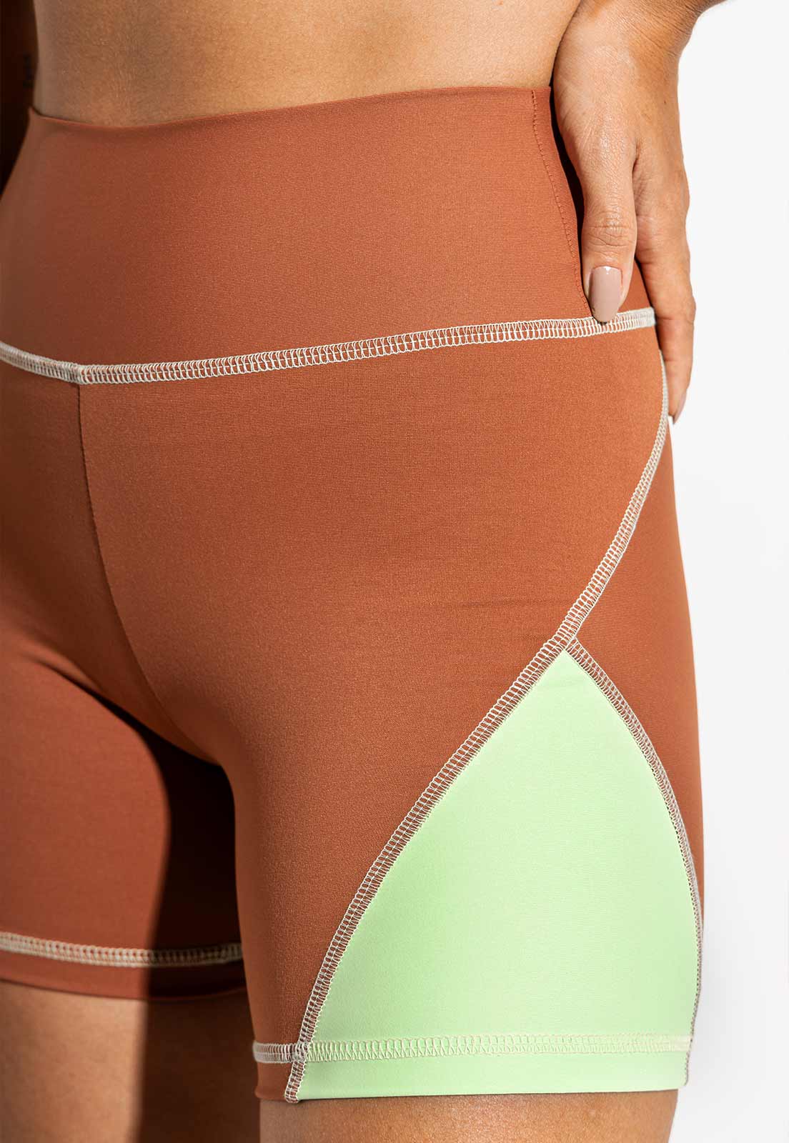 Bermuda bicolor capuccino e verde matcha Aura