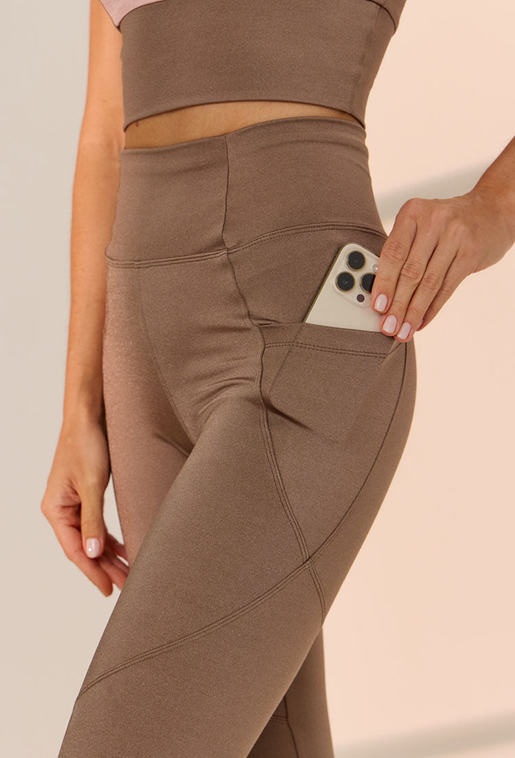 Legging lisa castanho com bolsos Solare